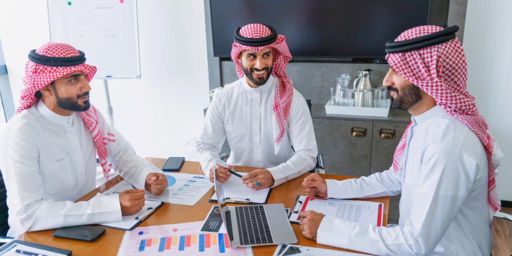 العمل الجماعي ومهارات التواصل في بيئة العمل السعودية ضمن متطلبات التوظيف 2026